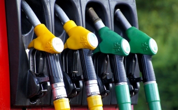 Csökkent a benzin ára, a gázolajé nem változott