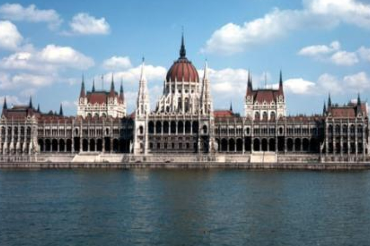 Hamisított jegyekkel próbáltak bejutni látogatók a parlamentbe