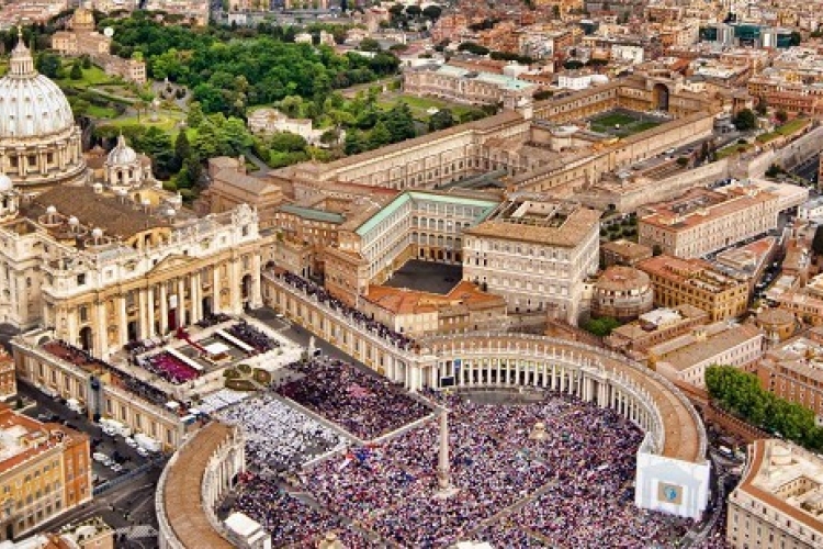 Új pápa - Megtelt a Vatikán