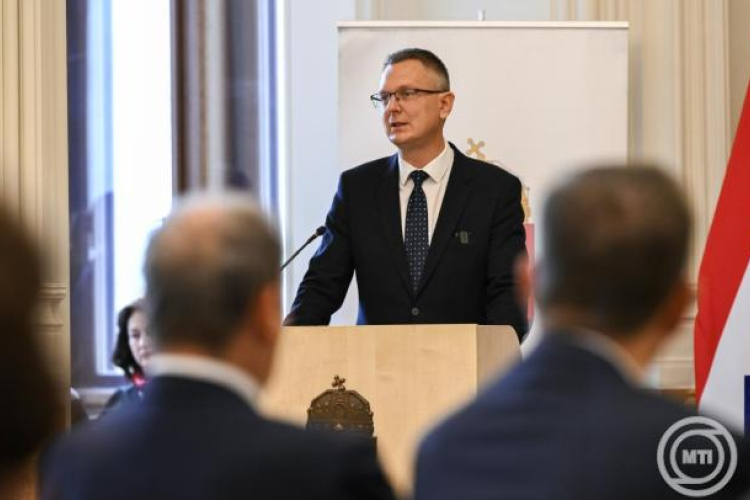 Rétvári Bence: a teljesítményarányos bérezéssel már 6000 tanár keresete emelkedett egymillió forint fölé