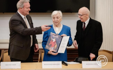 Az évszázad legnagyobb könyvadományával gazdagodott a Magyar Tudományos Akadémia