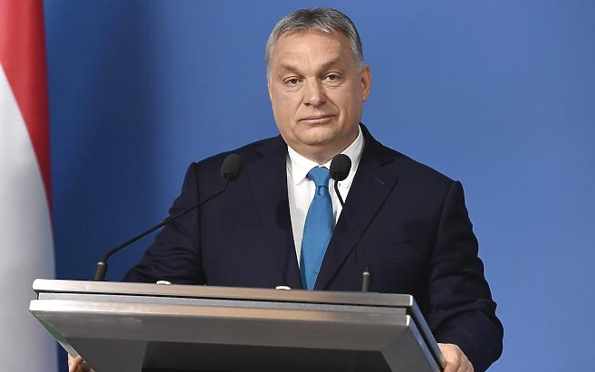 Orbán karácsonyi interjúja: Brüsszel háborút, Magyarország békét akar