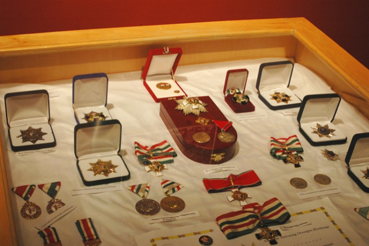 Kiállítás az 1956-os Forradalom és Szabadságharc emlékére és tiszteletére