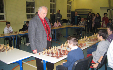 Portisch Lajos látogatása, Gömböcz és Czupor sikere a szimultánon