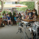 Örömzene a KMKK teraszán