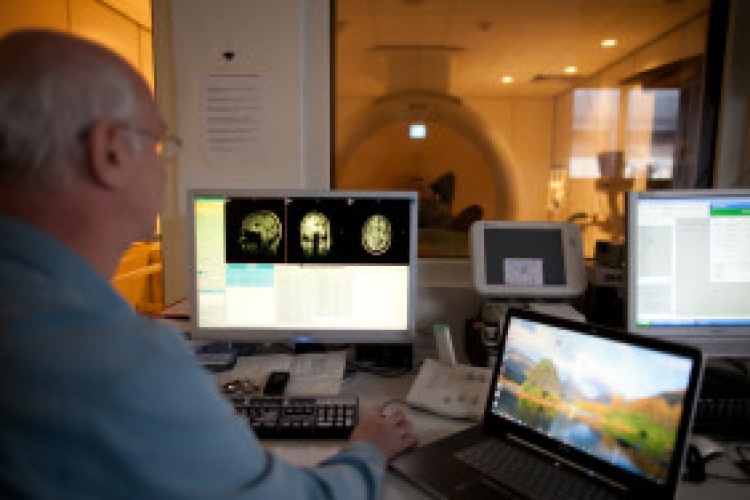 A CT-nél is kímélőbb, hatékonyabb segítség az MR-vizsgálat