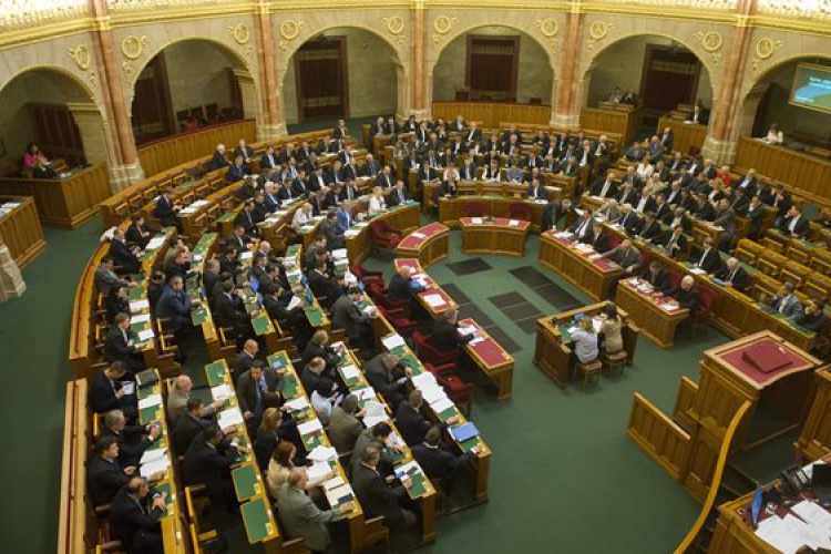 Hétfőn elfogadhatja a Ház a koronavírus elleni védekezésről szóló előterjesztést