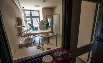 Kisebb mértékben nőtt a beazonosított koronavírus-fertőzöttek száma, de elhunyt 10 beteg